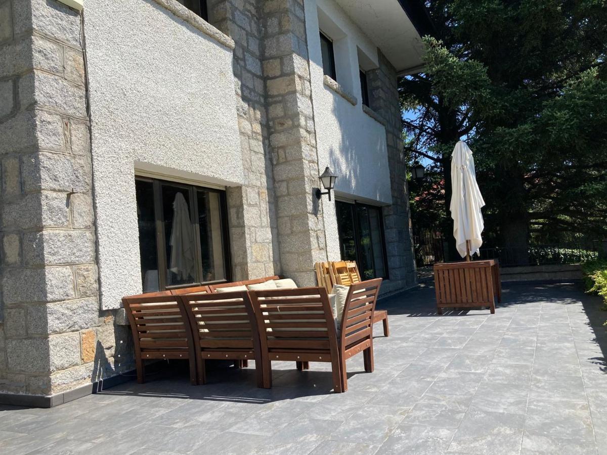 Los Cedros, Gran Chalet Con Piscina Y Apartamento En Navacerrada Βίλα Εξωτερικό φωτογραφία