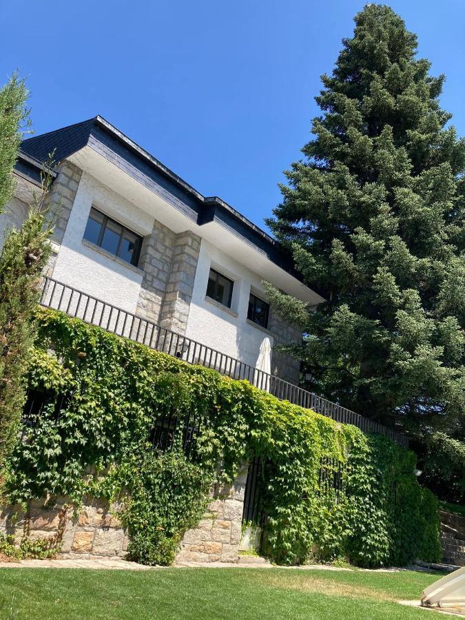 Los Cedros, Gran Chalet Con Piscina Y Apartamento En Navacerrada Βίλα Εξωτερικό φωτογραφία