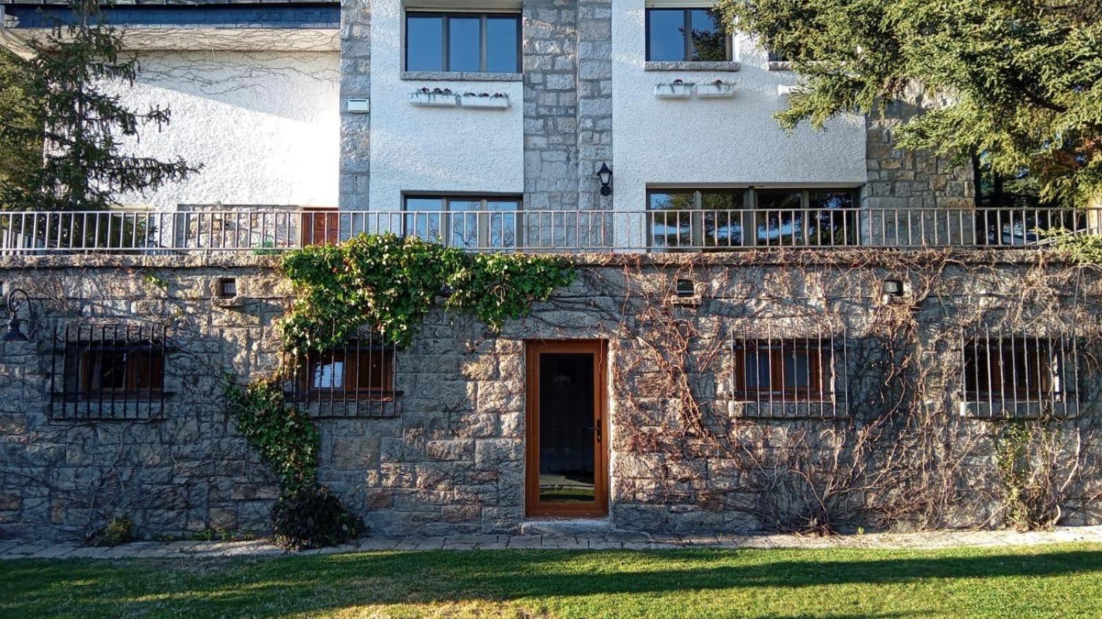 Los Cedros, Gran Chalet Con Piscina Y Apartamento En Navacerrada Βίλα Εξωτερικό φωτογραφία